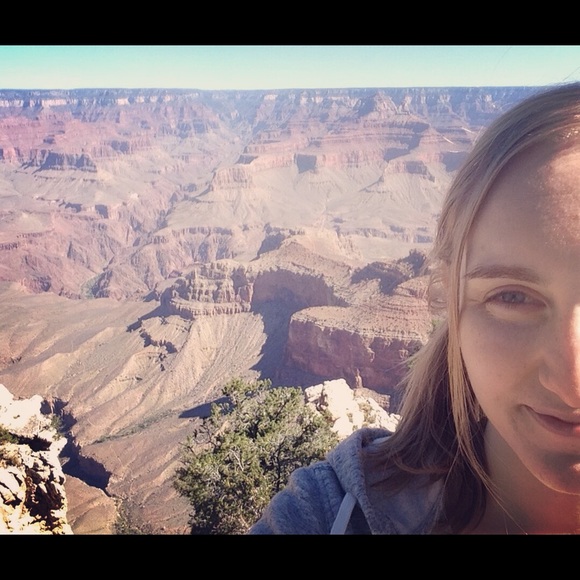 Meet your Posher, Kelsey - Picture 3 of 5